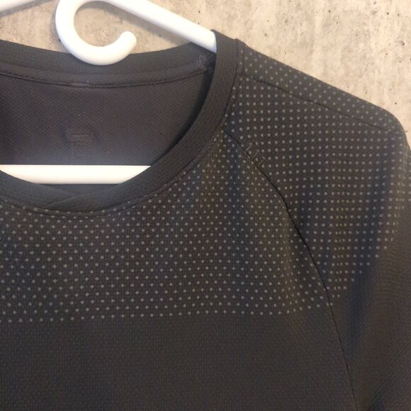 Lululemon Mens Medium Black Gray Mesh Short Sleeve T-Shirt Top Yoga Gym - Picture 5 of 9